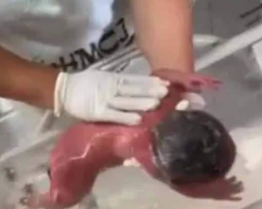 “Estou sendo ameaçada por facção”, diz técnica acusada de queimar bebê Aurora durante banho no Acre