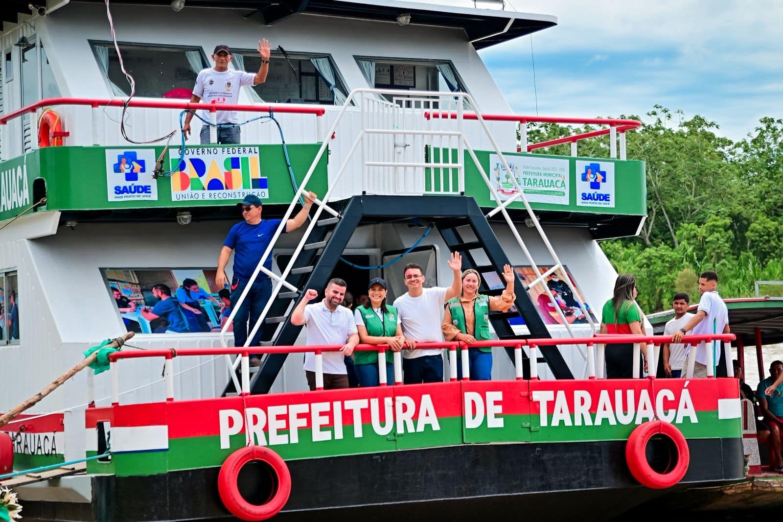 Vice-governadora Mailza reforça compromisso com a saúde em entrega de UBS fluvial em Tarauacá