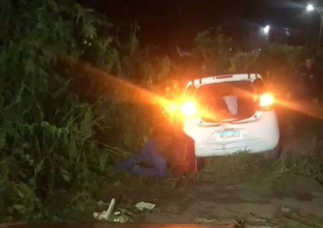 Perseguição com troca de tiros termina com dupla presa e motorista de app libertado em Rio Branco