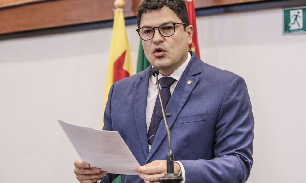 Ruptura na base: Eduardo Ribeiro abandona governo e declara apoio a Alan Rick para 2026