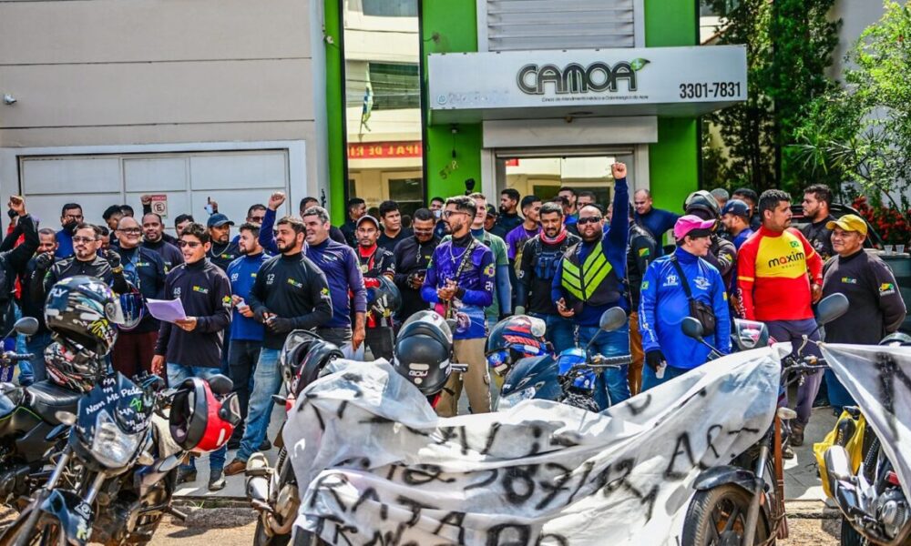 Protesto na Câmara: motoboys se revoltam contra lei das “motos por aplicativo” em Rio Branco