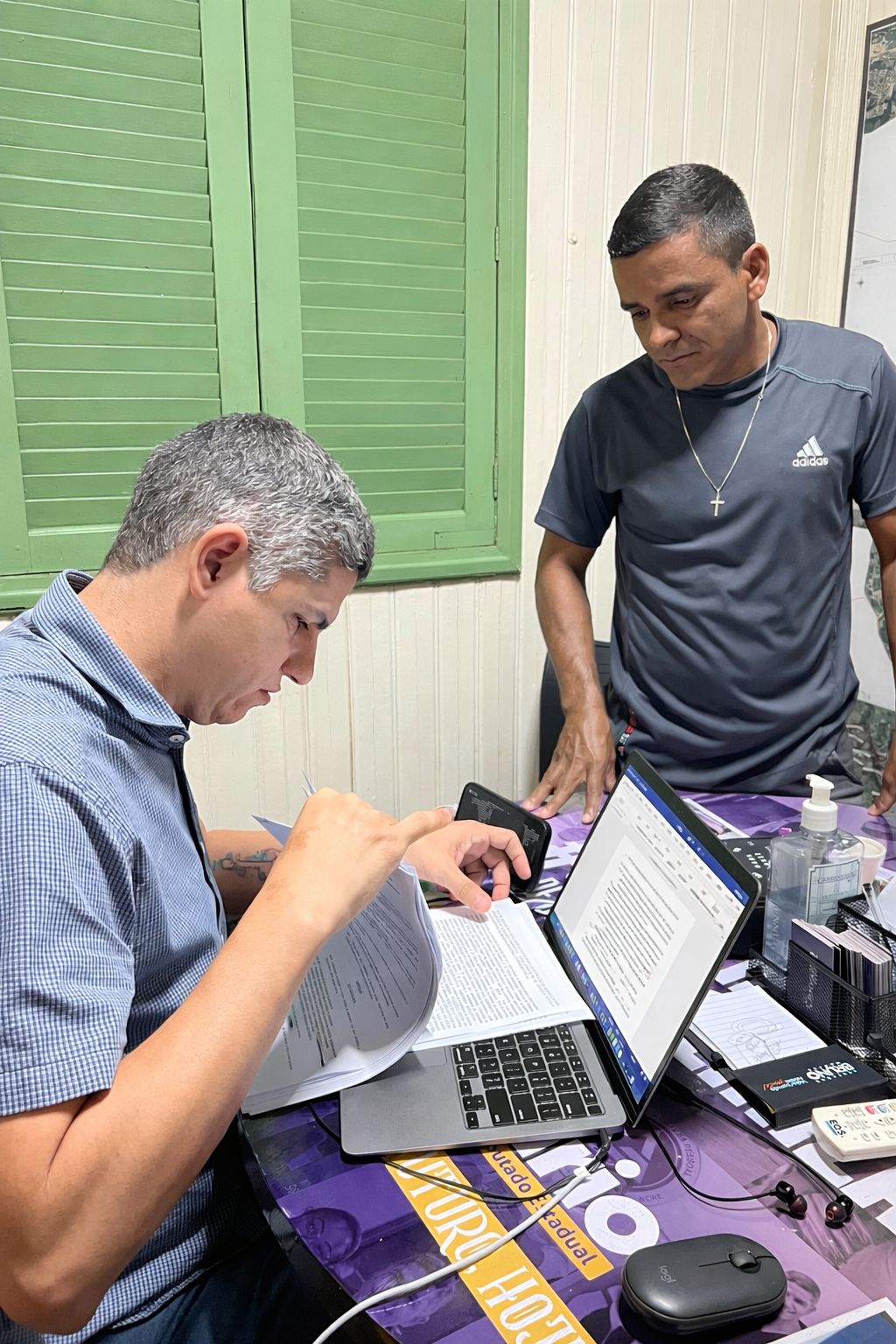 Deputado Calegário recebe denúncia de atraso no pagamento de terceirizados do Hospital de Tarauacá, por vereador do municipio